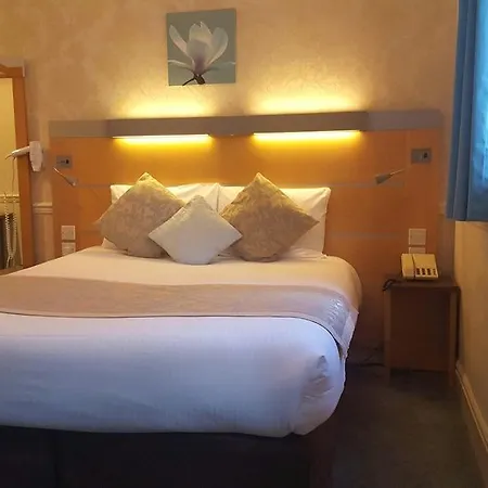 Bridge House Hotel 3*