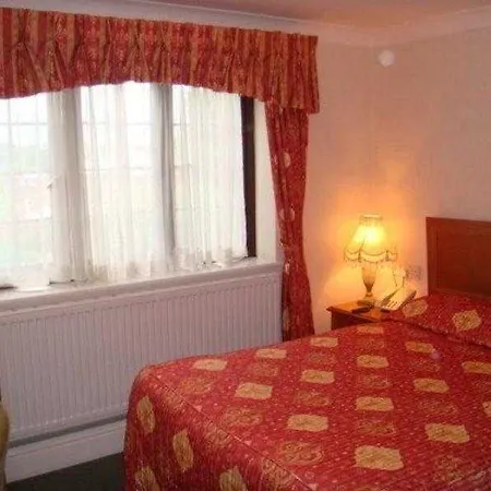 Bridge House Hotel 3*