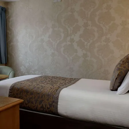 Bridge House Hotel 3*
