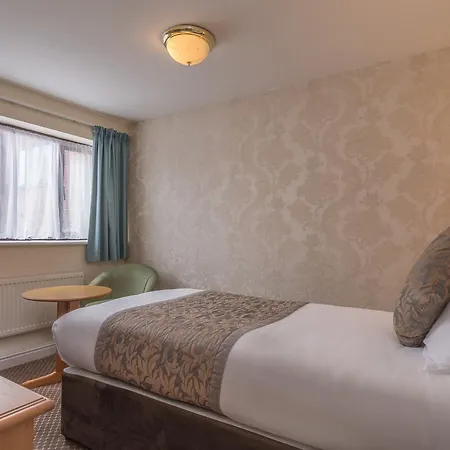 Bridge House Hotel 3*