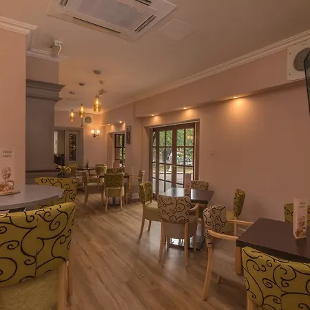 Hotel Bridge House 3*