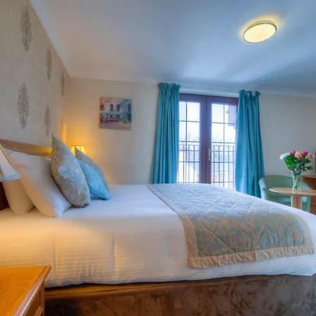 Bridge House 3*